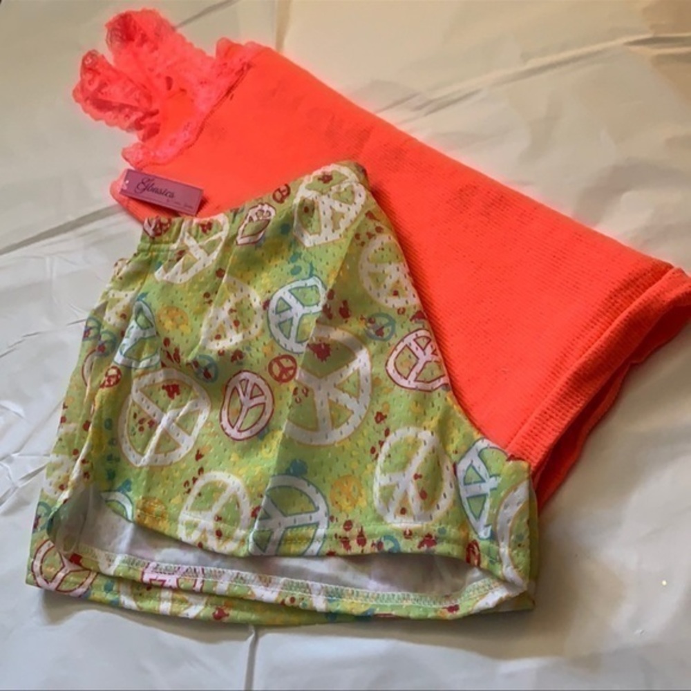 SOFFE WOMANS NEON SHORT SET TEE IS SMALL/MEDIUM SHORTS ARE SIZE LARGE